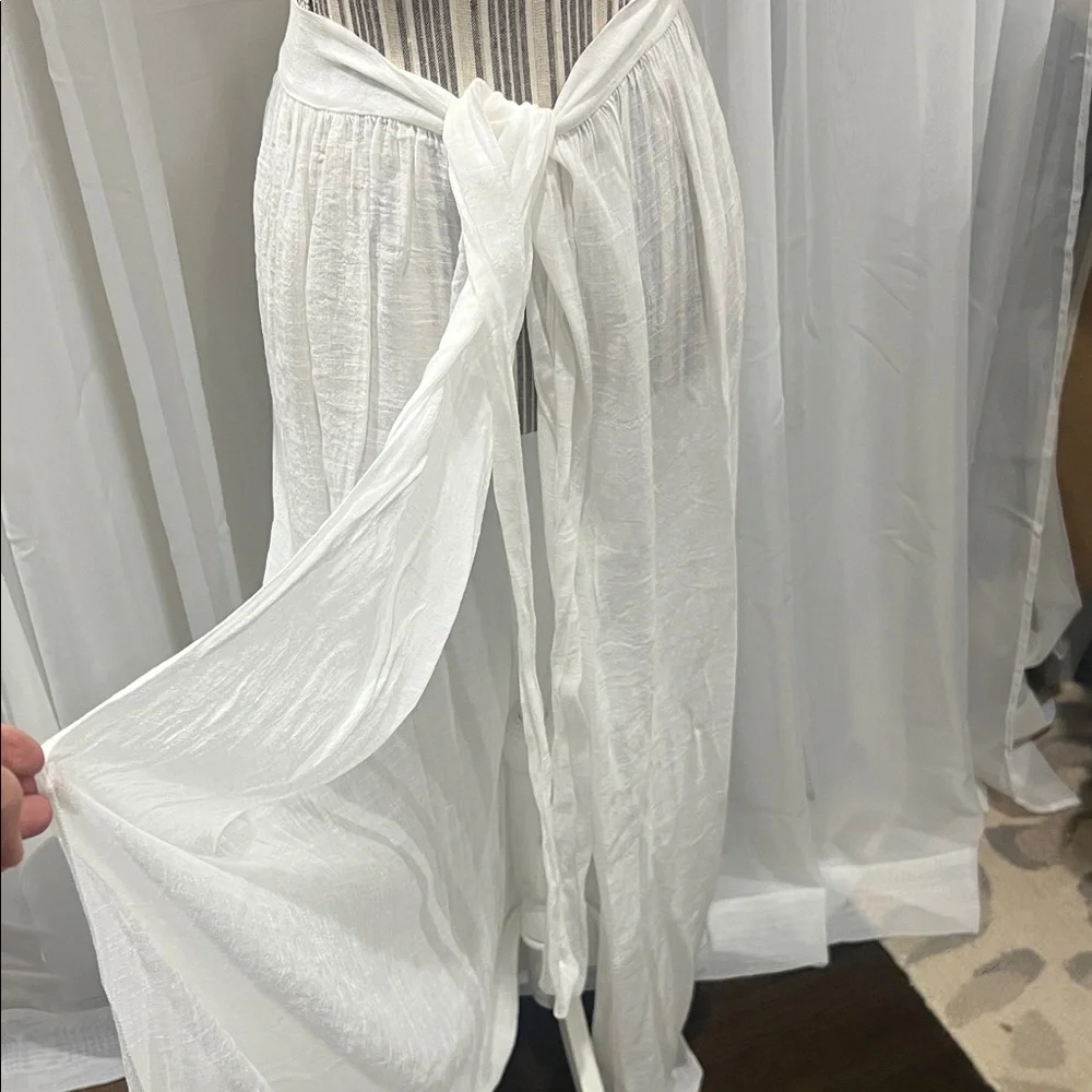 Elegant White Women's Skirt - Picture 2 of 5